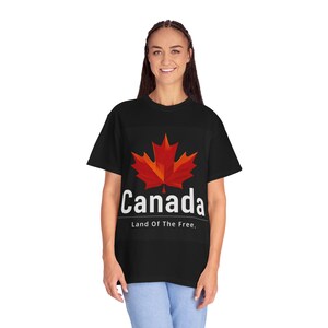 Kanada Land des freien Frauen T-Shirt, einzigartige kanadische Flagge T-Shirt, Kanada Shirt, Ahornblatt Geschenk, Kanada Tag Kleid,