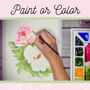 K&ouml;nnte beinhalten: Eine Hand malt ein Aquarellbild von zwei rosa und wei&szlig;en Pfingstrosen mit gr&uuml;nen Bl&auml;ttern. Das Bild ist auf einem wei&szlig;en Blatt Papier. Eine Aquarellpalette mit verschiedenen Farben ist im Hintergrund zu sehen.