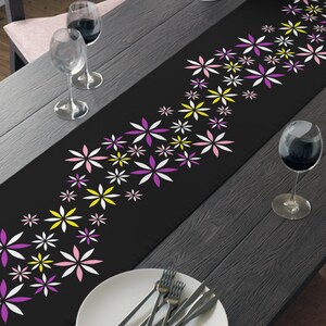 Daisy Table Runner - Retro Mod Flower Table Decor - Modern Home Decor