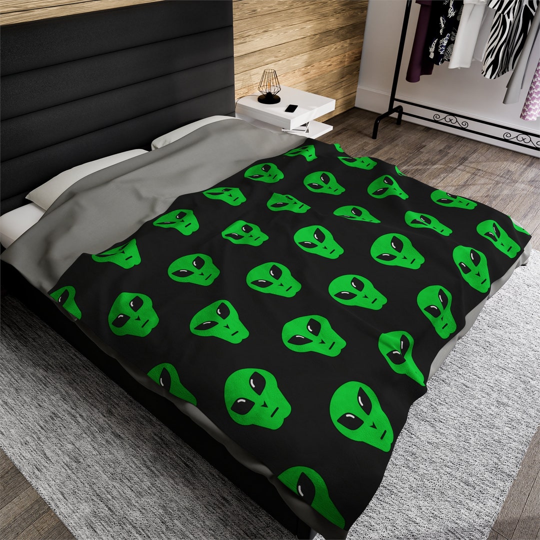 Alien Blanket Alien Throw Blanket Science Fiction Etsy