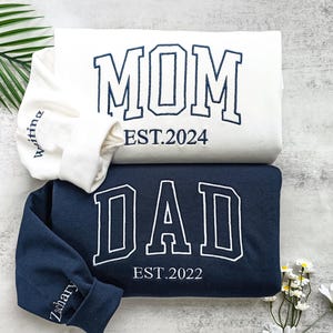 Mom/Dad Embroidered Crewneck Sweatshirt,Mama Sweatshirt,Pregnancy Announcement,Daddy Mommy to be,Mother&#39;s day, Father&#39;s Day,Gift for Dad