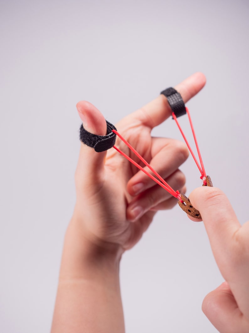 finger-slingshot-outdoor-camping-accessories-target-practice-catapult