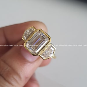 4 CT Emerald Cut Moissanite Trilogy/Trapezoid Side Stones/14k Solid Yellow Gold/Three Stone Ring/Engagement Ring/Anniversary Gift For Her Bild 2