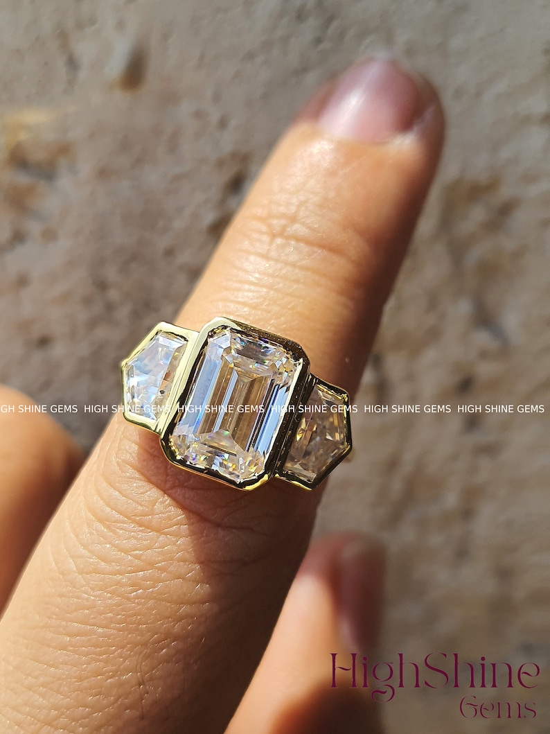 4 CT Emerald Cut Moissanite Trilogy/Trapezoid Side Stones/14k Solid Yellow Gold/Three Stone Ring/Engagement Ring/Anniversary Gift For Her Bild 1