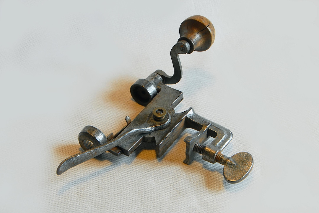 ANCIENNE SERTISSEUSE A CARTOUCHE OUTIL POUR CHASSEUR, calibre 16 EUR 29