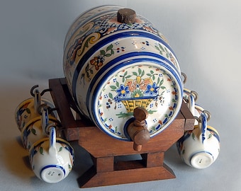 Tonneau à calva en céramique coloré et 6 tasses, décor fait main.