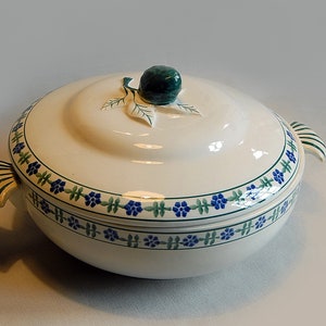 “Saint-Amand” ceramic tureen Ref. 3508, blue and green flower patterns and lid.