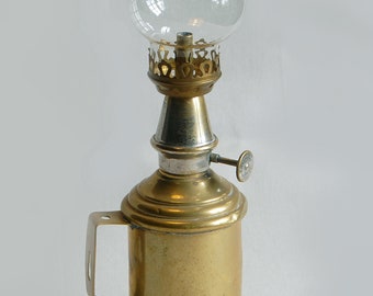 Lampe ancienne "LUMA"  inexplosible en laiton  et son verre.