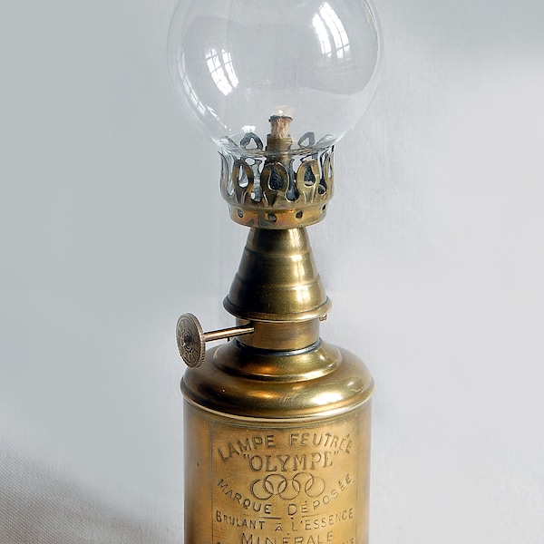 Lampe feutrée "OLYMPE" en laiton essence minérale et son verre.