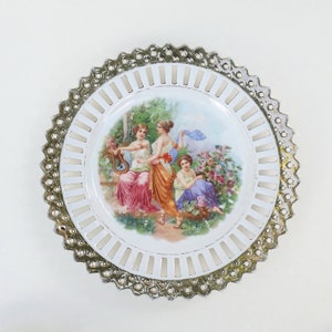 Antique openwork porcelain plate, diameter 21.5 cm.