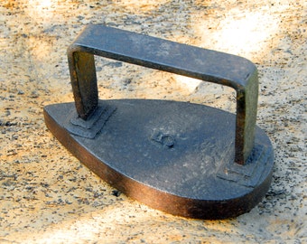 Antique cast iron iron &quot;Rated 5&quot;.