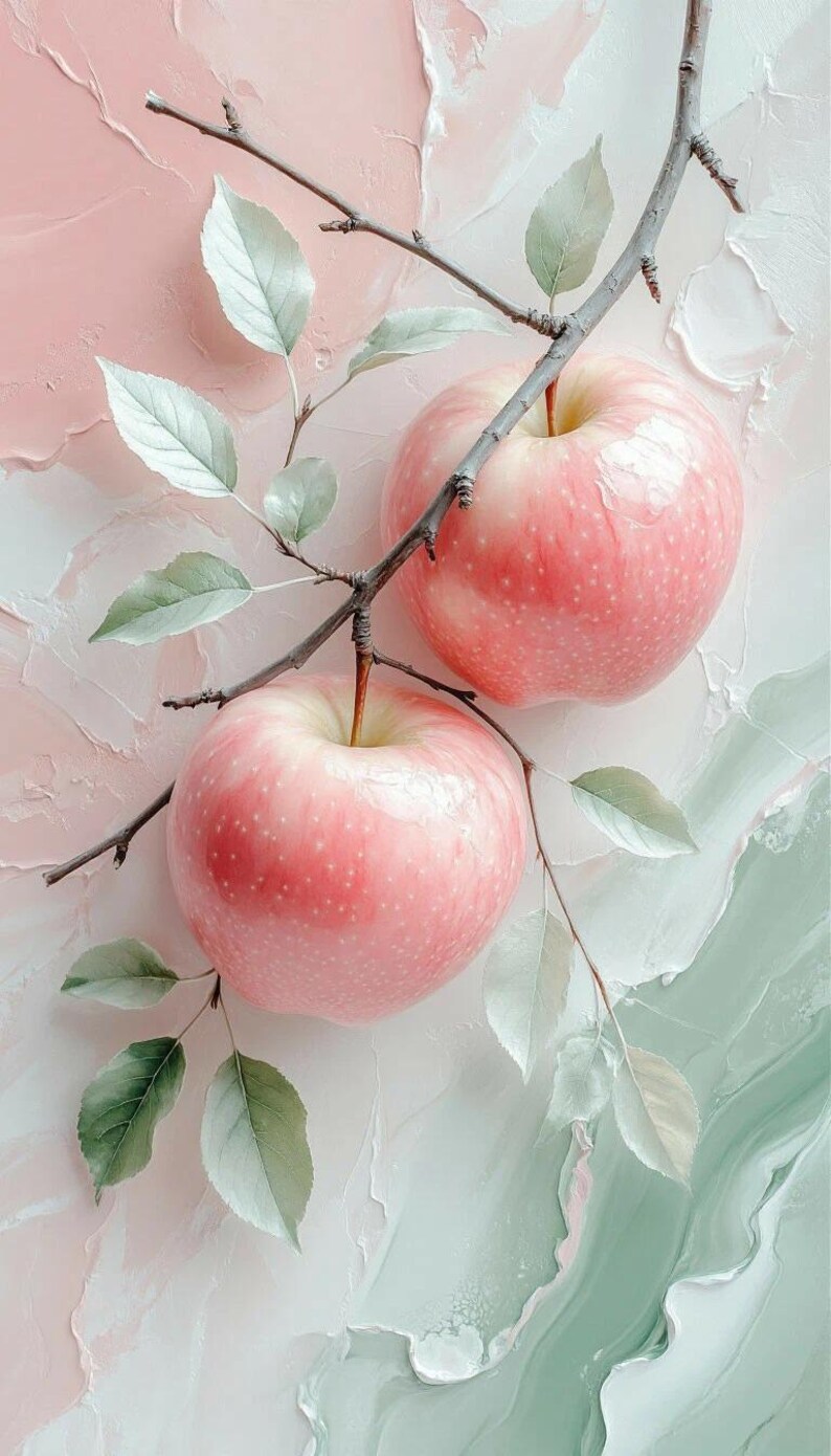 Pu&ograve; includere: Due mele rosa con una consistenza maculata sono raffigurate, ciascuna attaccata a un sottile ramo con foglie verdi. Lo sfondo presenta un design astratto strutturato in tonalit&agrave; di rosa e verde.