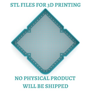 Puede incluir: Una bandeja en forma de diamante de color verde azulado con una base de patrón de rejilla y un borde decorativo. El texto superior dice STL FILES FOR 3D PRINTING y el texto inferior dice NO PHYSICAL PRODUCT WILL BE SHIPPED.