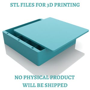 Puede incluir: Una caja de almacenamiento rectangular de color azul claro con una tapa deslizante y divisores internos. El texto STL FILES FOR 3D PRINTING y NO PHYSICAL PRODUCT WILL BE SHIPPED aparece en azul claro sobre un fondo blanco.