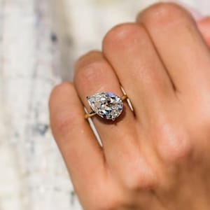 4 Carat Pear Lab Grown Diamond Solitaire Ring | Large Teardrop CVD Diamond | Minimal Elegant Engagement Ring in Solid Gold or Platinum