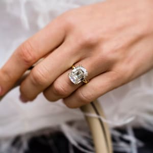 Anillo de compromiso solitario de oro macizo con diamante cultivado en laboratorio de 1 quilate y talla cojín