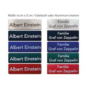 Puede incluir: Cinco etiquetas de nombre con el texto "Albert Einstein" en letras blancas sobre una variedad de fondos de colores. Las etiquetas de nombre miden 6 cm por 2 cm y están hechas de acero inoxidable o aluminio anodizado. Las etiquetas de nombre están dispuestas en una columna vertical en el lado izquierdo de la imagen. En el lado derecho de la imagen, cinco etiquetas de nombre con el texto "Familie Graf von Zeppelin" en letras blancas sobre una variedad de fondos de colores. Las etiquetas de nombre miden 6 cm por 2 cm y están hechas de acero inoxidable o aluminio anodizado. Las etiquetas de nombre están dispuestas en una columna vertical en el lado derecho de la imagen.