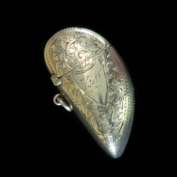 Rare antique mussel shell shaped vesta case - sterling silver novelty match safe, Charles Lyster & Son, Chester England 1902, excellent cond