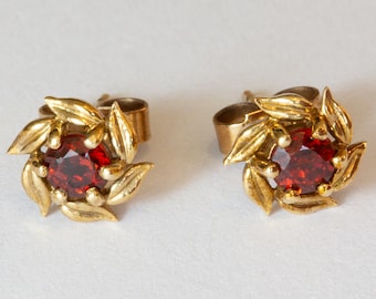 Vintage 9ct gold & garnet flower design stud earrings - red gemstone and 9k gold floral earrings, FREE SHIPPING