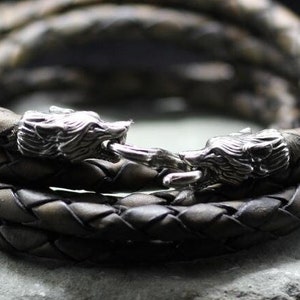 Fox head leather jewelry bracelet. Silver head of attacking fox. Animal bracelet. Head of wild animal bracelet. Leather animal man Fox