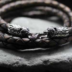 Angry bear's head leather silver jewelry bracelet. Jewelry with bear head. Braclet charms bear animal theme. Angry animal. forest beast