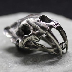 Detailed Highly anatomical Smilodon fatalis saber-toothed tiger skull pendant Dinosaur scull Ancient tiger figure of smilodon silver brass