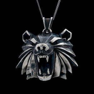 Bear medallion school of cosplay jewelry pendant. White wolf magic fighting school. Head of bear pendant. 2 sizes. Fantasy geral pendant