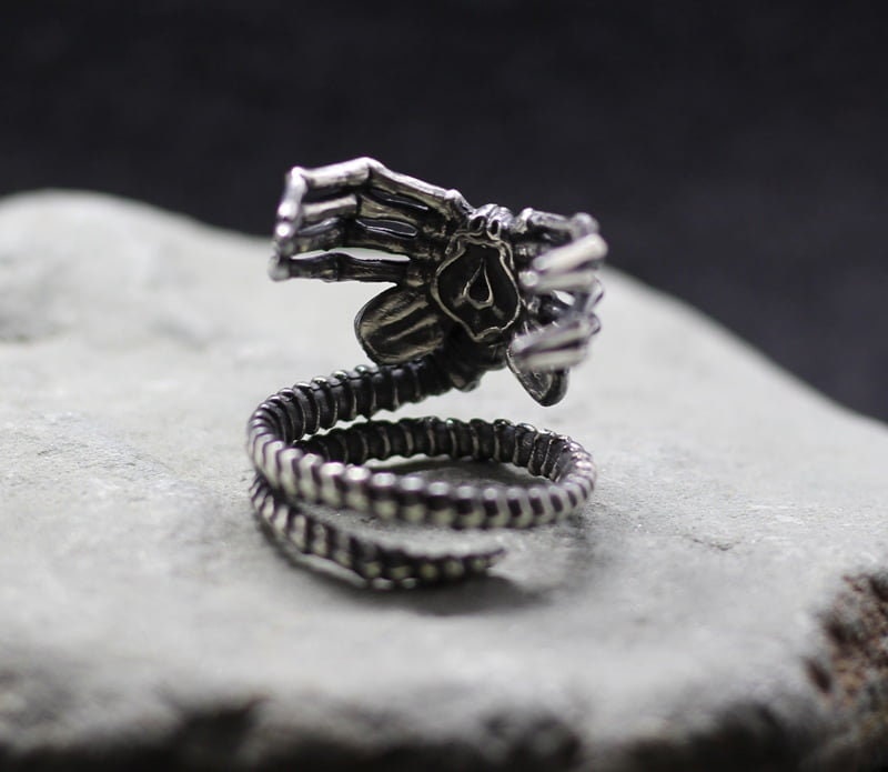 Huggerface Figure on Finger Ring Notsromo Alein Jewelry