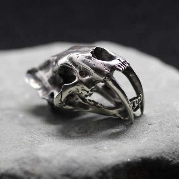 Detailed Highly anatomical Smilodon fatalis saber-toothed tiger skull pendant Dinosaur scull Ancient tiger figure of smilodon silver brass