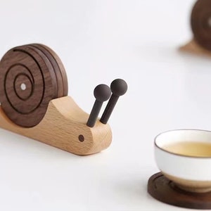 Posavasos de madera con diseño de caracol, juego de 5 con soporte, decoración de escritorio, regalo, bonito tapete de madera para taza de té, café, leche, posavasos para bebidas, decoración de mesa para el hogar, regalos