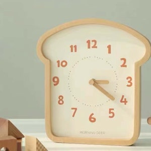 Wooden Toast-Shape Clock Wall Hanging, Cute Food Handmade Wooden Clock Wall Decor, Unique Clock Kitchen Bedroom Living Room Wall Decor Gifts