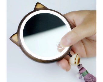 Cadeaux miroir LED de voyage chat mignon pour maman, cadeaux de fête des mères miroir compact en bois, mini miroir de maquillage avec sac lumineux cadeaux miroir pour elle.