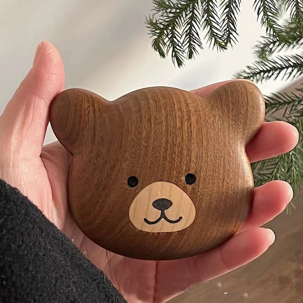 Personalized Bear Pocket Mirror Gifts for Mom, Cute Wooden Compact Mirror Mother's Day Gifts for Her, Mini Bear Makeup Mirror Gifts for Her.