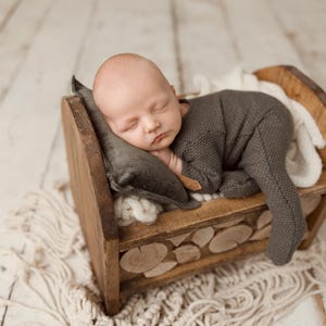 Newborn Photography Prop reversible log bed