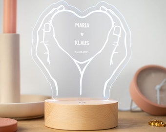 Romantische Geschenke I Geschenk zur Geburt I Personalisierbare LED-Lampe Herz mit Händen und Namen I Nachtlicht I Valentinstag I Hochzeit