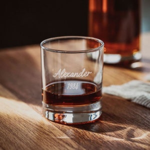 Personalizable whiskey glass with text I Whisky gift I Whisky glass with text I Whisky I Gift for dad I Gifts for men