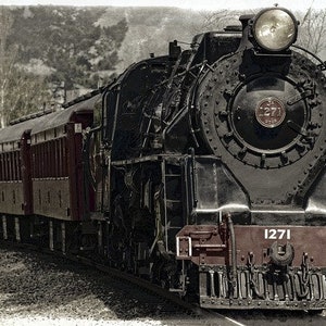 Locomotive full coverage cross stitch pattern