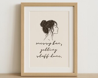 Messy bun meisje kunstafdruk | Minimalistische beige poster met citaat