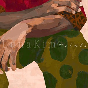 Puede incluir: Impresi&oacute;n de arte digital que muestra los brazos y las piernas de una persona, con una parte superior roja y pantalones estampados verdes y marrones. La obra de arte tiene un estilo pict&oacute;rico con pinceladas visibles. El texto "Luna Kim Prints" es visible.