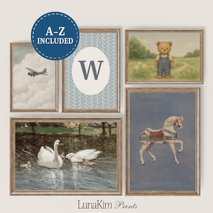 Arte de pared con iniciales personalizado para guardería de niño, galería vintage, regalo para baby shower, letras A-Z, oso de peluche, avión, cisne, caballo, decoración digital imprimible / S5