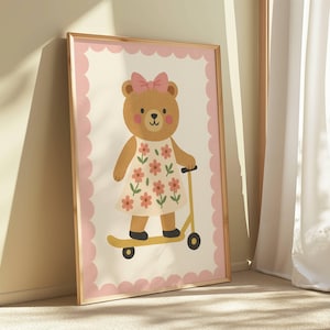 Arte de parede infantil com ursos fantásticos, ilustração fofa de scooter para decoração de quarto de menina, sala de jogos, animal vibrante para impressão | 71