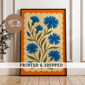Impressão de flores silvestres azuis, arte popular, decoração de parede floral, estilo escandinavo botânico, arte floral vintage, borda recortada, pôster com borda laranja | 40