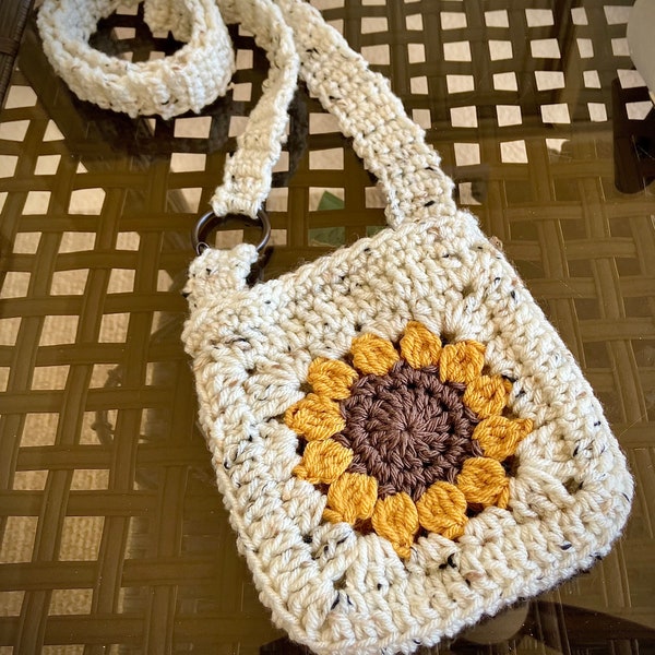 Sunflower crossbody bag/purse *handmade crochet bag