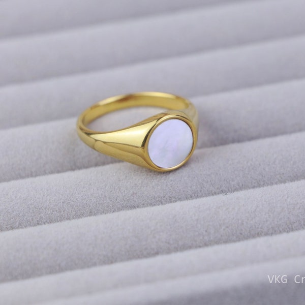 Waterproof 18K Gold Pearl Ring,Mother of Pearl Ring,Minimalist Ring,Ring for Women,Thick Band Ring, Signet Ring,Gifts For Her