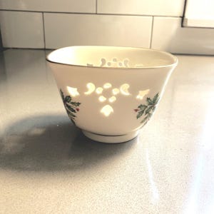Lenox holly and ivy small bowl with uniquely carved out objects