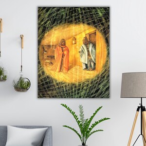 Könnte beinhalten: Ein gerahmter Kunstdruck, der eine Szene mit zwei Figuren in einem warm beleuchteten Raum zeigt. Eine Figur trägt eine lange orangefarbene Robe, während eine andere in einem weißen Mantel steht. Das Kunstwerk ist von einem gewebten, dunkelgrünen Rand umgeben.