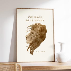 Arte da parete Aslan, citazione di C.S. Lewis, stampa Coraggio caro cuore, stampe Cronache di Narnia, Il leone, la strega e il poster dell'armadio Scarica