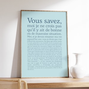 May include: A light blue poster with a quote in French about life and encounters. The quote reads: "Vous savez, moi je ne crois pas qu'il y ait de bonne ou de mauvaise situation. Moi, si je devais résumer ma vie aujourd'hui avec vous, je dirais que c'est d'abord des rencontres. Des gens qui m'ont tendu la main, peut-être à un moment où je ne pouvais pas, où j'étais seul chez moi. Et c'est assez curieux de se dire que les hasards, les rencontres forgent une destinée..."