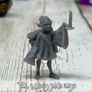 Tooi, A Sleepy Mage | Female | Goblin | Spellcaster | Wizard | Warlock | Tabletop Miniatures | Dungeons and Dragons 5e