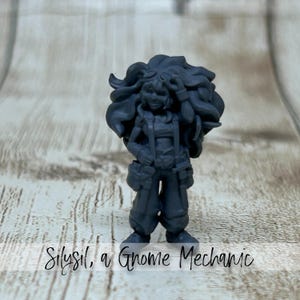 Silysil, Female Gnome Artificer Miniature: D&D 5e, Pathfinder, 32mm Scale, Primed/Unprimed